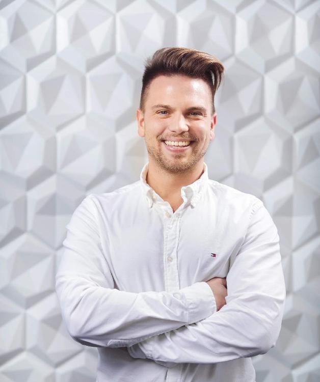 Dental surgery, Alpha bio Tec dental implant, Hungary, Csopak, Lake Balaton, Dr Smile, Csopak,